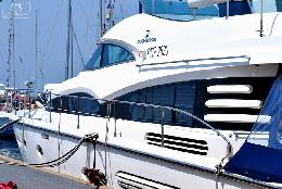 Added yacht Fairline Sqadron 65