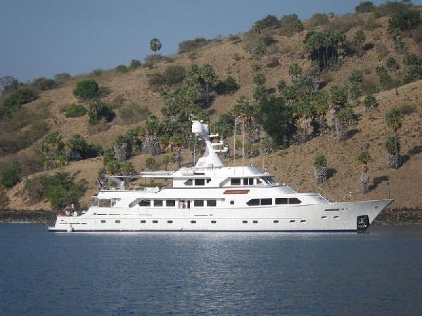 STERLING F37 Mega Yacht